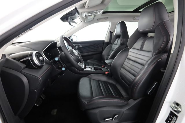 MG EHS Plug-in Hybrid Luxury - foto 2 di 4