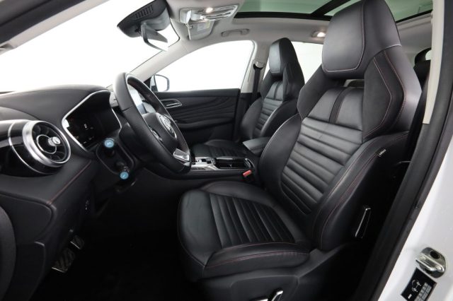 MG EHS Plug-in Hybrid Luxury - foto 2 di 4