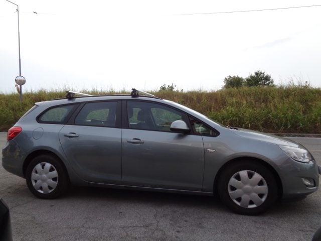 Opel Astra 1.4 Turbo 140CV Sports Tourer GPL Tech Cosmo - foto 4 di 4