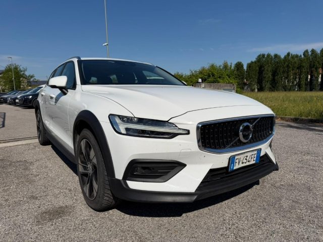 Volvo V60 Cross Country D4 AWD Geartronic Business Plus Tetto usato a RIVIGNANO TEOR