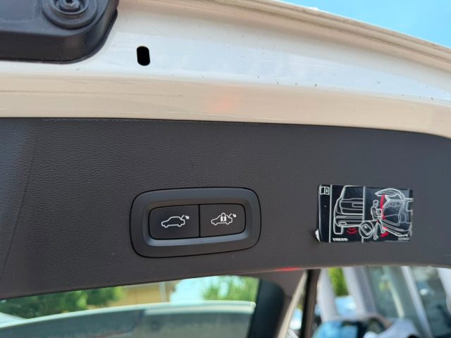 Volvo XC40 T5 Recharge Plug-in Hybrid Inscription Expression - foto 4 di 4
