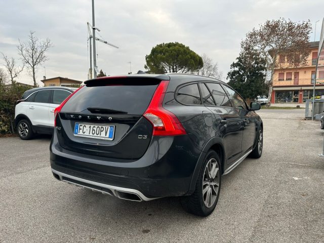 Volvo V60 Cross Country D3 Geartronic Momentum - foto 4 di 4