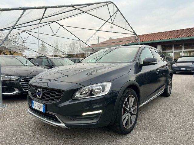Volvo V60 Cross Country D3 Geartronic Momentum usato a RIVIGNANO TEOR
