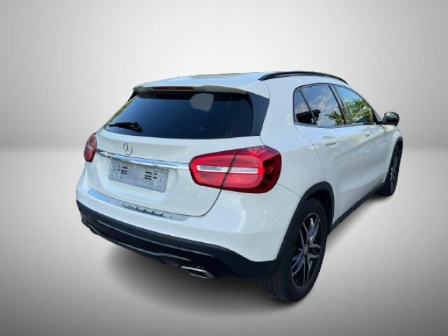 Mercedes-Benz GLA 180 d Premium - foto 4 di 4