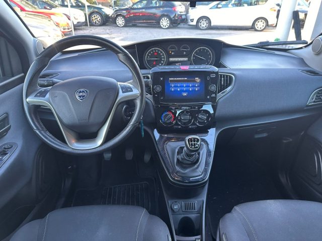 Lancia Ypsilon 1.0 FireFly 5 porte S&S Hybrid Ecochic Silver, del 2022, 54.890 km, in vendita a Rivignano Teor (UD)