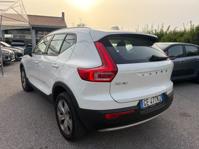 Volvo XC40 T2 Geartronic Momentum - foto 4 di 4