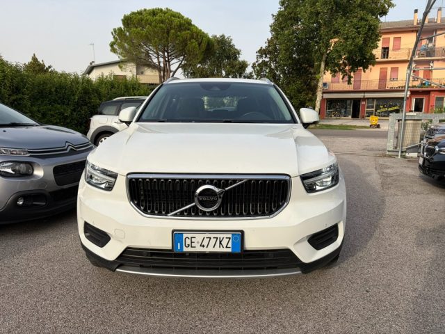 Volvo XC40 T2 Geartronic Momentum - foto 3 di 4