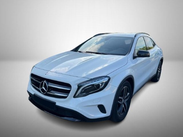 Mercedes-Benz GLA 180 d Premium, del 2016, 61.250 km, in vendita a Rivignano Teor (UD)