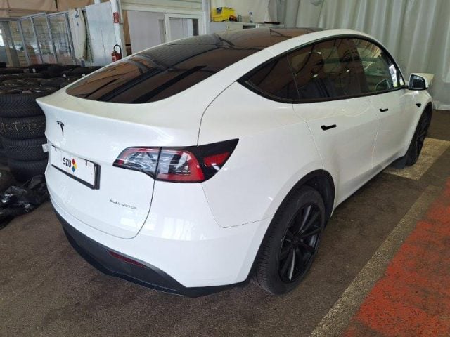 Tesla Model Y Long Range AWD - foto 2 di 4