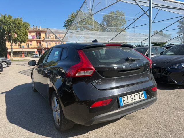 Volvo V40 D2 Momentum - foto 3 di 4