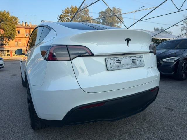 Tesla Model Y Long Range AWD - foto 2 di 4