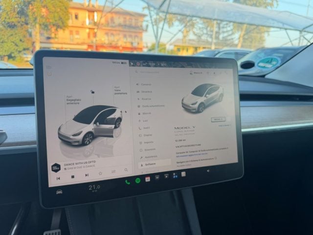 Tesla Model Y Long Range AWD - foto 4 di 4