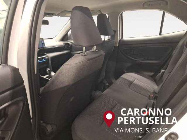 Toyota Yaris Cross 1.5 Hybrid 5p. E-CVT Active, del 2022, 27.030 km, in vendita a Caronno Pertusella (VA)