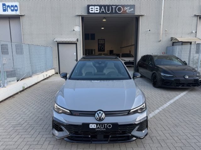 Volkswagen Golf GTI 2.0 TSI DSG GTI CLUBSPORT AKRAPOVIC PELLE TETTO, del 2024, 16.000 km, in vendita a Savona (SV)