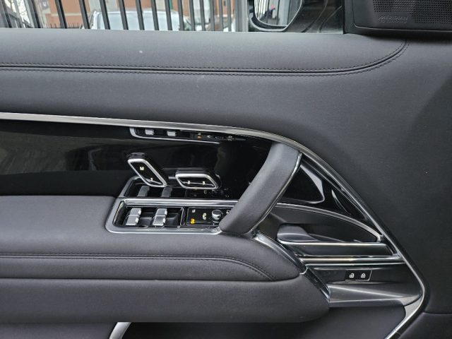 Land Rover Range Rover 4.4 V8, del 2023, 110.000 km, in vendita a Torino (TO)
