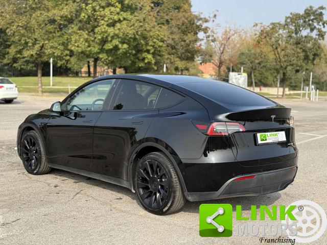 Tesla Model Y longe - foto 2 di 4