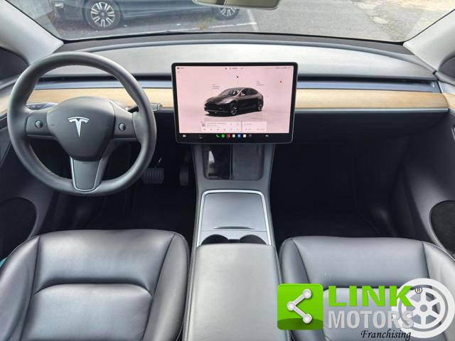 Tesla Model Y longe - foto 3 di 4