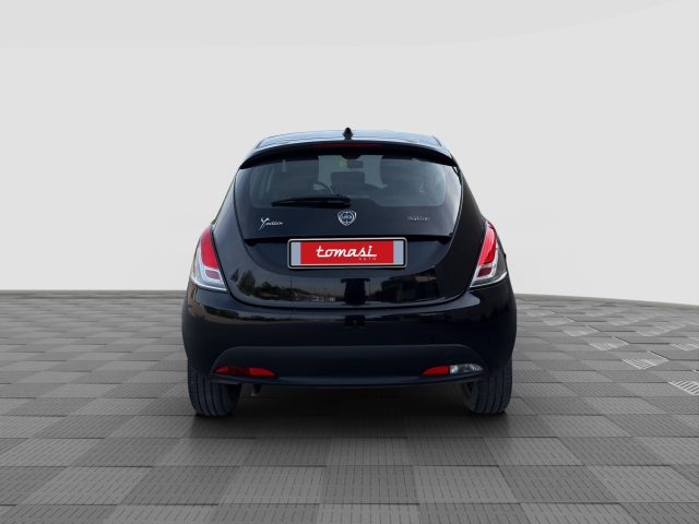 Lancia Ypsilon Ypsilon 1.0 FireFly 5 porte S&S Hybrid Silver - foto 4 di 4