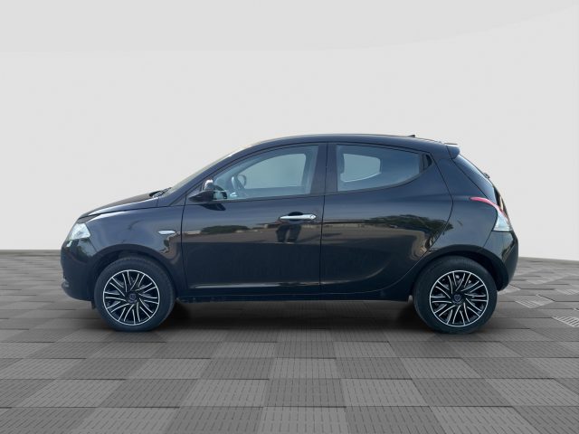 Lancia Ypsilon Ypsilon 1.0 FireFly 5 porte S&S Hybrid Silver - foto 2 di 4
