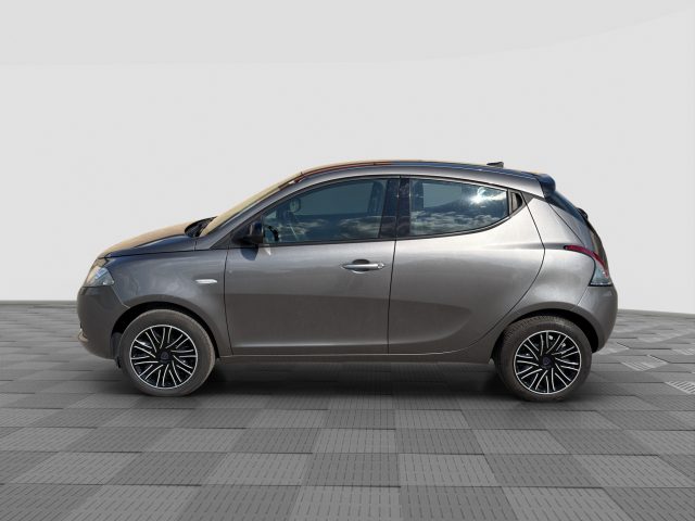 Lancia Ypsilon Ypsilon 1.0 FireFly 5 porte S&S Hybrid Silver Plus - foto 2 di 4