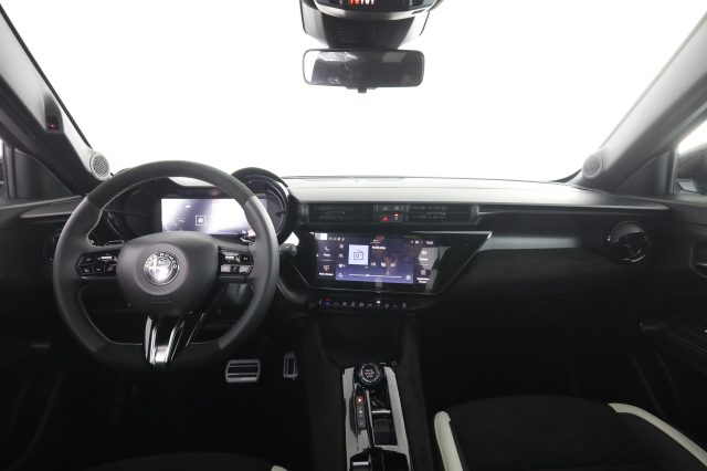 Alfa Romeo Junior Junior 1.2 145 CV Hybrid eDCT6 Edizione Milano Cor - foto 4 di 4