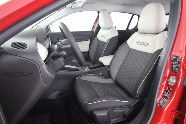 Fiat 600 600 Hybrid 110 CV DCT MHEV La Prima - foto 2 di 4