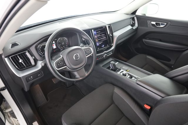 Volvo XC60 XC60 B4 (d) automatico Momentum Pro usato a MILANO