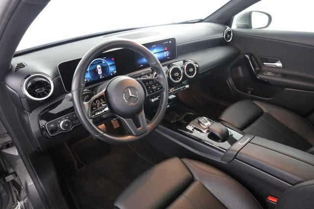 Mercedes-Benz A 180 A 180 d Automatic Business Extra usato a MILANO