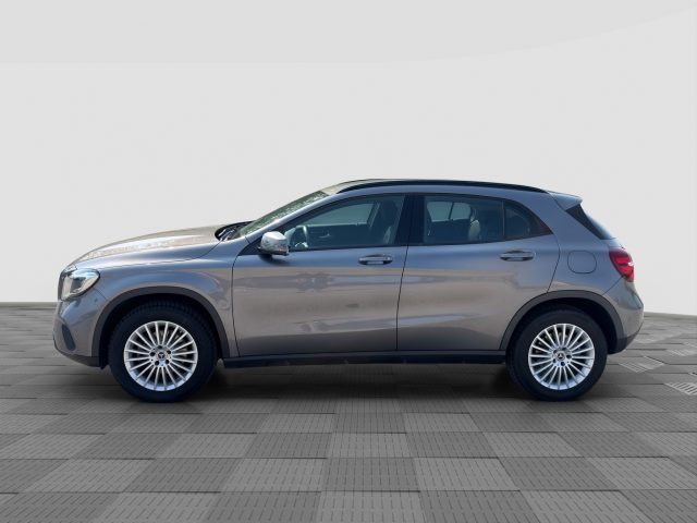 Mercedes-Benz CLA sse GLA GLA 200 d Automatic Business - foto 2 di 4