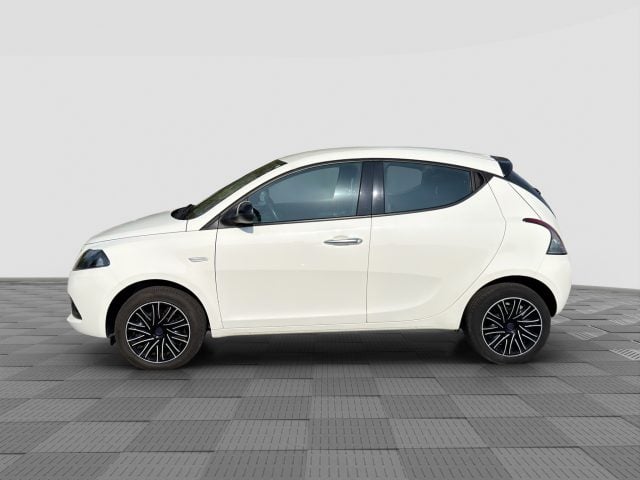 Lancia Ypsilon Ypsilon 1.0 FireFly 5 porte S&S Hybrid Gold - foto 2 di 4