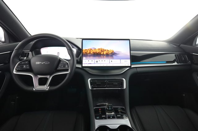 BYD Seal U DM-i DM-i 1.5 218 CV PHEV Comfort - foto 4 di 4