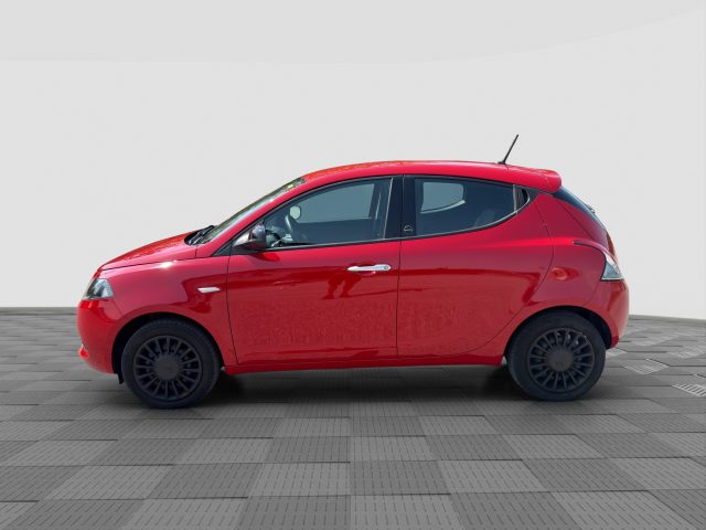 Lancia Ypsilon Ypsilon 1.0 FireFly 5 porte S&S Hybrid Silver - foto 2 di 4
