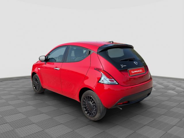 Lancia Ypsilon Ypsilon 1.0 FireFly 5 porte S&S Hybrid Silver - foto 3 di 4