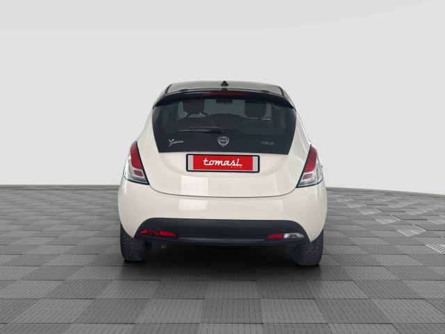 Lancia Ypsilon Ypsilon 1.0 FireFly 5 porte S&S Hybrid Silver - foto 4 di 4