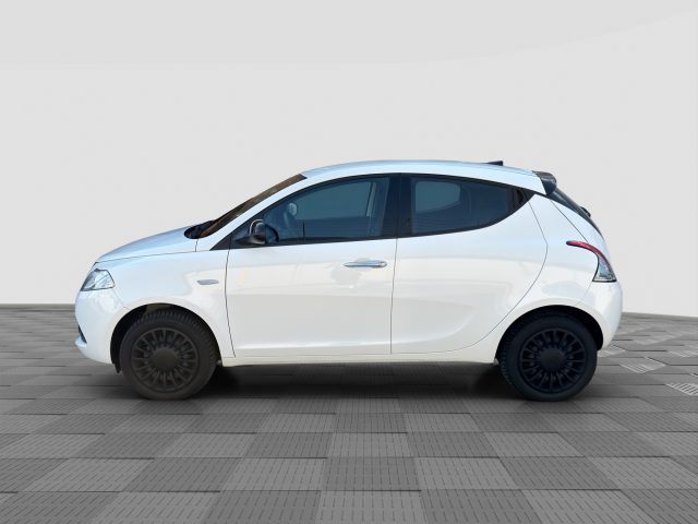 Lancia Ypsilon Ypsilon 1.0 FireFly 5 porte S&S Hybrid Silver - foto 2 di 4