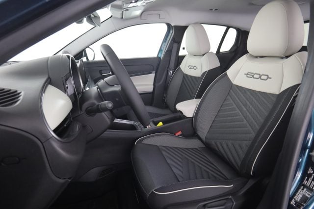 Fiat 600 600 Hybrid 110 CV DCT MHEV La Prima - foto 2 di 4