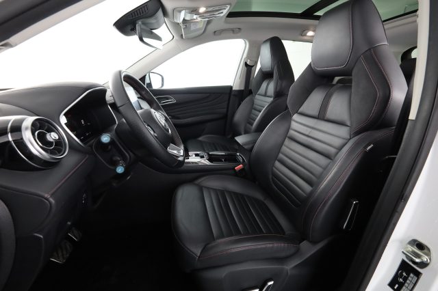 MG EHS Plug-in Hybrid Luxury - foto 2 di 4