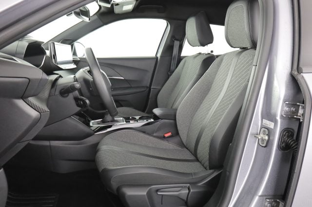 Peugeot 2008 2008 PureTech 100 S&S Allure, del 2024, 69.261 km, in vendita a Milano (MI)