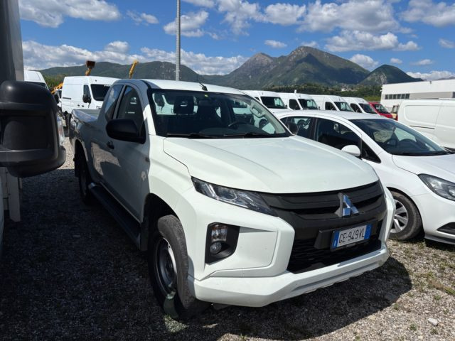 Mitsubishi L200 2.3 D Club Cab 4x4 Easy Select Invite - foto 2 di 4