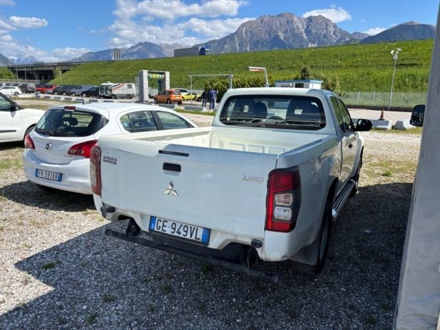 Mitsubishi L200 2.3 D Club Cab 4x4 Easy Select Invite - foto 3 di 4