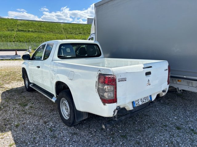 Mitsubishi L200 2.3 D Club Cab 4x4 Easy Select Invite - foto 4 di 4