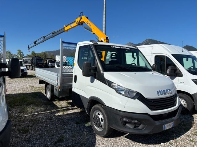 Iveco Daily 35C16 GRU + CASSONE, del 2023, 68.452 km, in vendita a Gemona Del Friuli (UD)