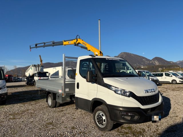 Iveco Daily 35C16 GRU + CASSONE, del 2023, 68.452 km, in vendita a Gemona Del Friuli (UD)