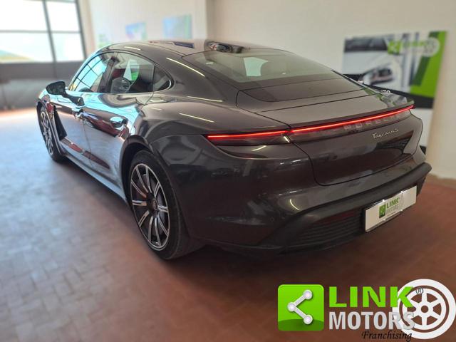 Porsche Taycan 4S Performance - foto 2 di 4