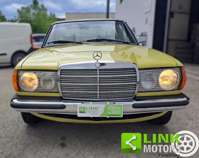 Mercedes-Benz 200 W123 - foto 2 di 4