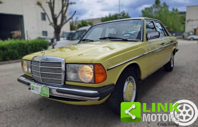 Mercedes-Benz 200 W123 usato a ANCONA