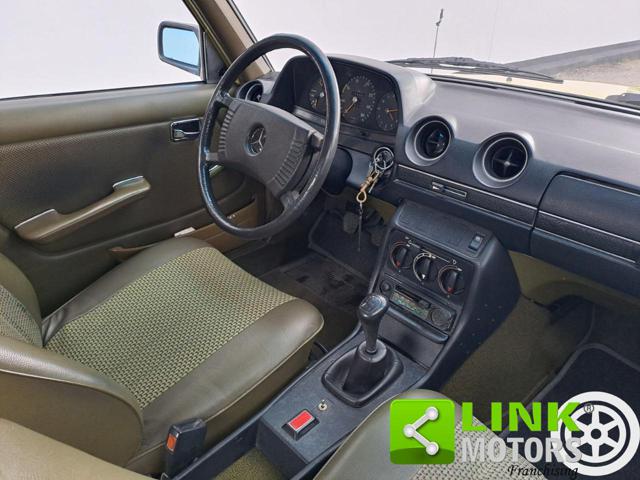 Mercedes-Benz 200 W123 - foto 4 di 4