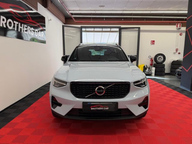 Volvo XC40 B3 automatico PLUS DARK cloud blue - foto 2 di 4