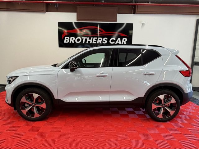 Volvo XC40 B3 automatico PLUS DARK cloud blue - foto 4 di 4