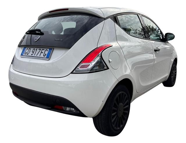 Lancia Ypsilon 1.0 FireFly 5 porte S&S Hybrid Ecochic Silver - foto 4 di 4